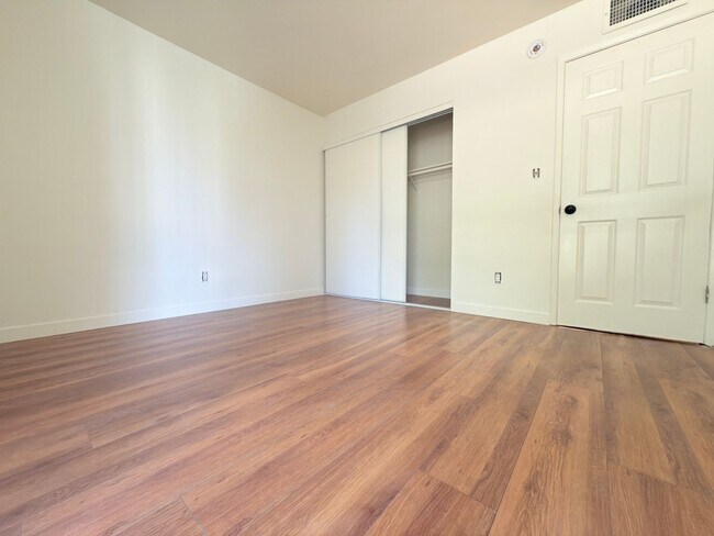 Building Photo - Spacious 3Bd/ 2Br in Canoga Park!