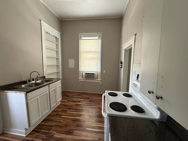 Building Photo - 426 Boulevard St