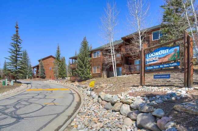 Building Photo - 7 Lookout Ridge Dr