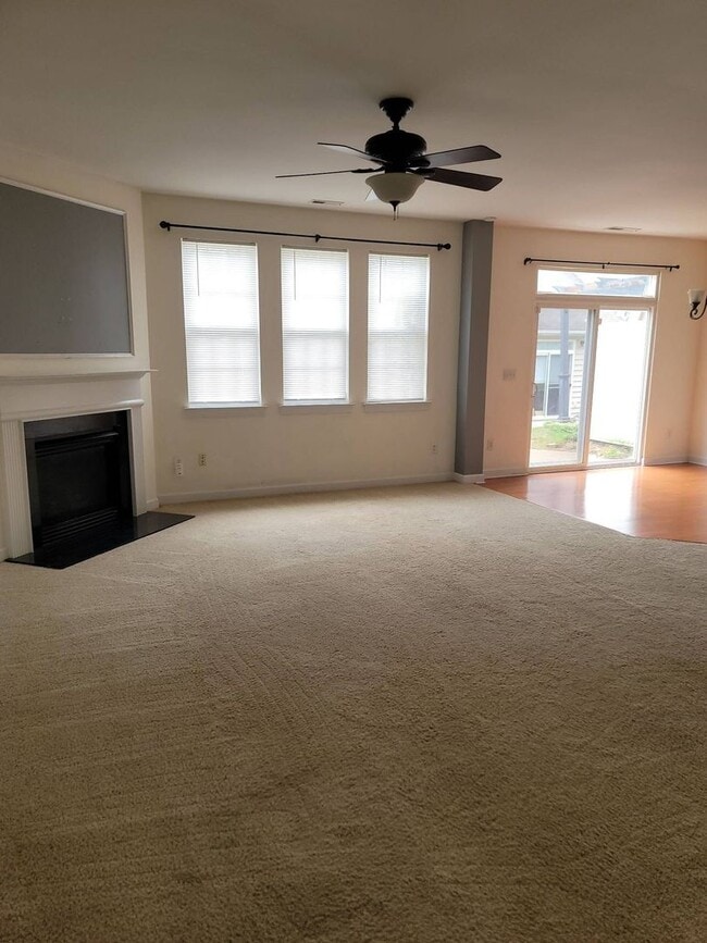 Building Photo - Nice Townhome off Providence Rd/485 South