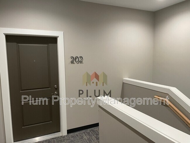 Building Photo - 1724 S 14th St W