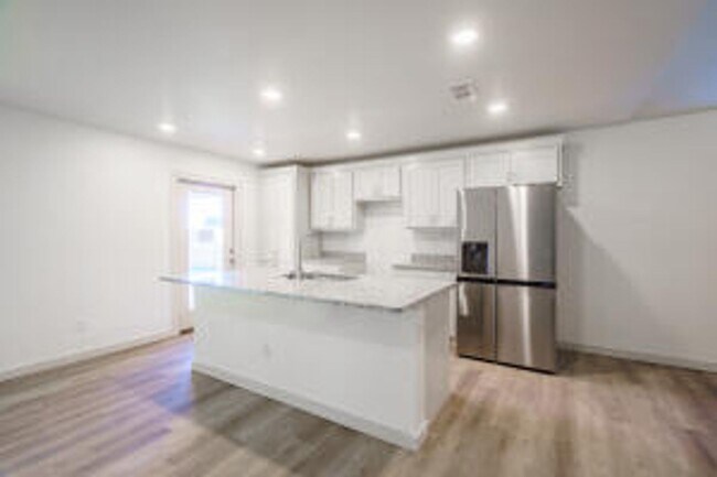 Building Photo - 3626 E 3rd Pl