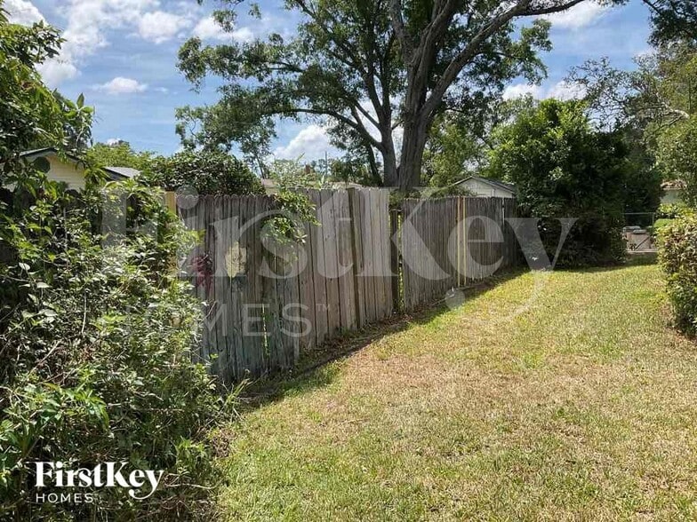 Building Photo - 1369 Malverne Ave