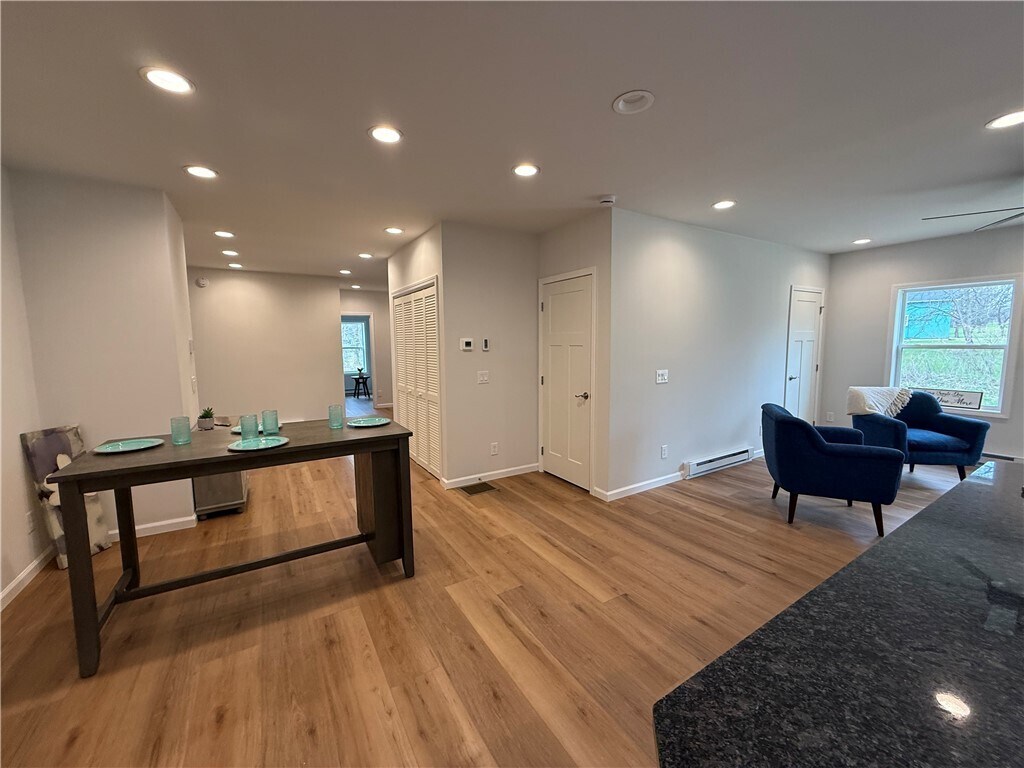 Building Photo - 2002 Maes Lndg