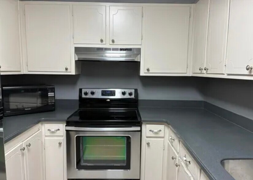 Building Photo - 2122 Montreat Cir