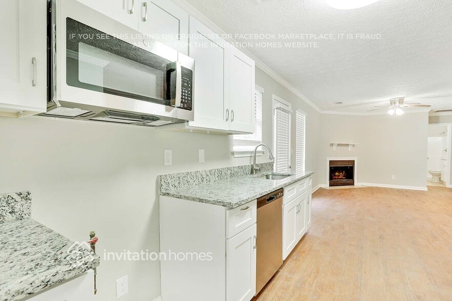 Building Photo - 686 Thomasville Blvd SE