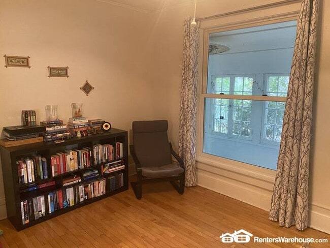 Building Photo - 4BR 2BA HOME IN UPTOWN AVAILABLE 10/4!