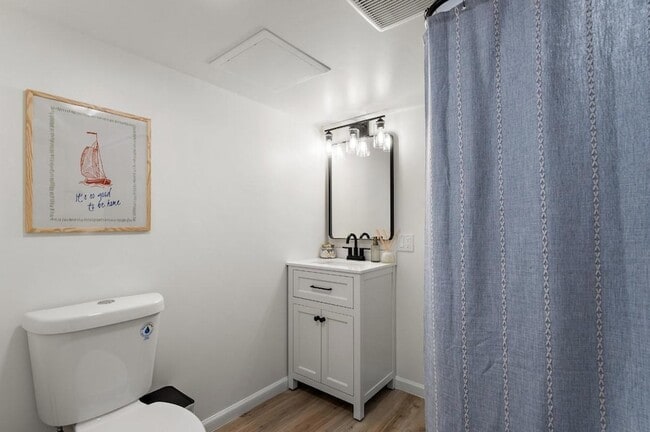 Building Photo - 1424 Vista Ln SW