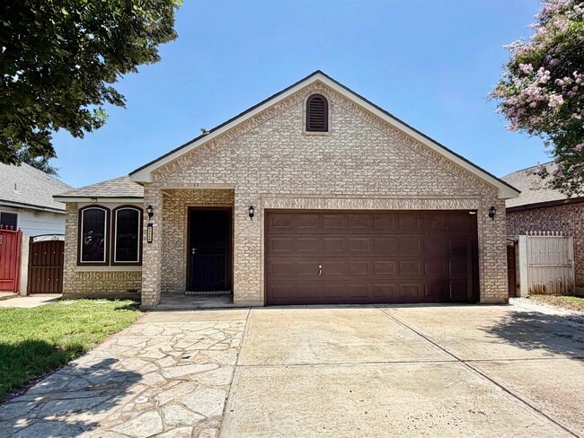Building Photo - 11111 Revilla Dr