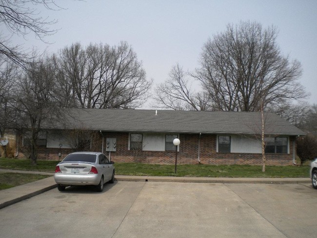 Building Photo - 300 West Clay # 7