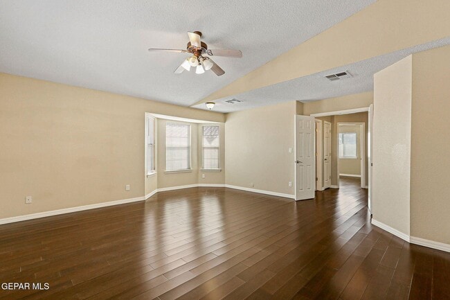 Building Photo - 951 Via Descanso Dr