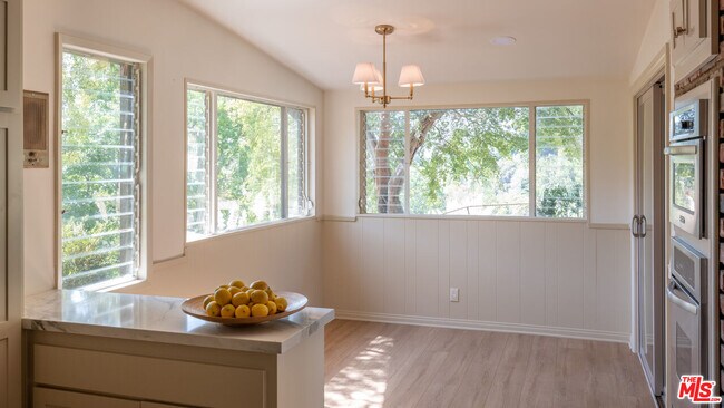 Building Photo - 1365 N Wetherly Dr