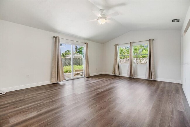Building Photo - 954 Dumont Dr