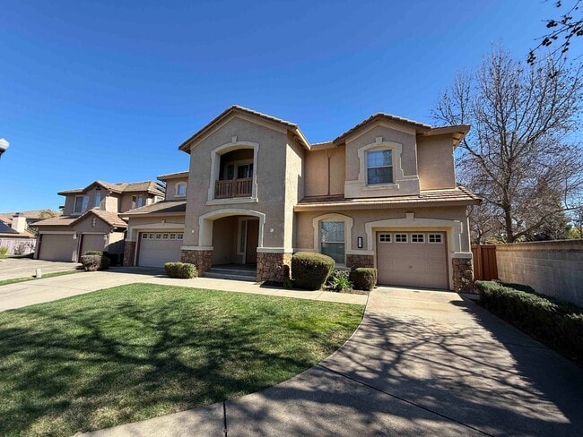 Building Photo - Absolutely Gorgeous Home in Gated Rosevill...