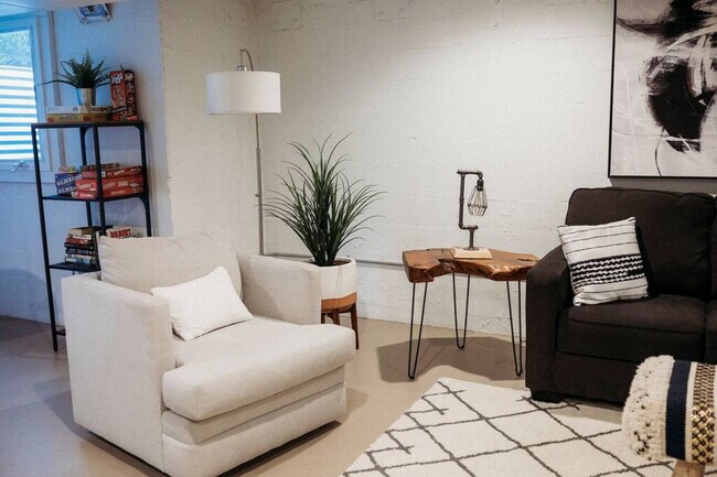 Building Photo - 4401 NW Columbia St