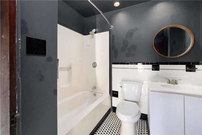 Building Photo - 31 Cranston Ave