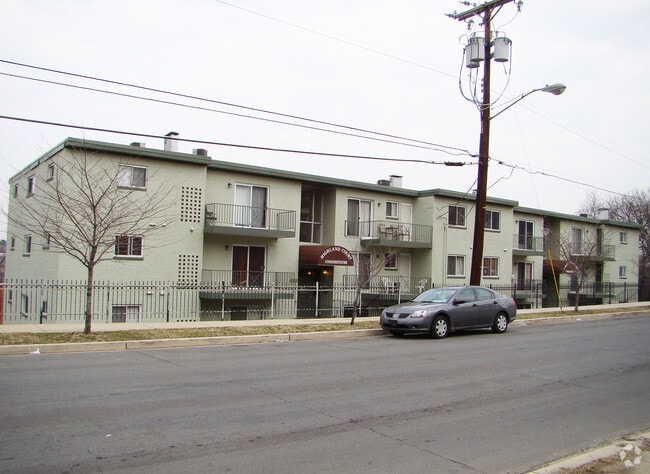Building Photo - Highland Court Condos