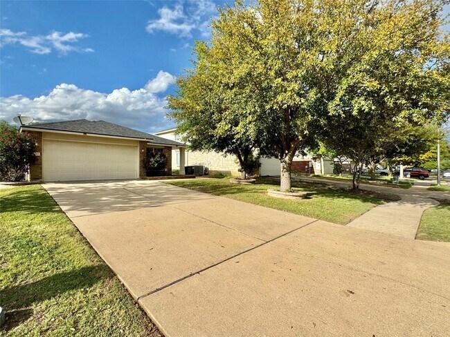 Building Photo - 1015 Aiken Dr