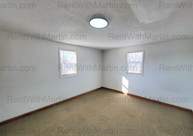 Building Photo - 919 Oneida St