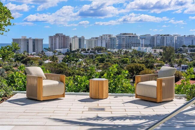 Building Photo - 9201 E Bay Harbor Dr