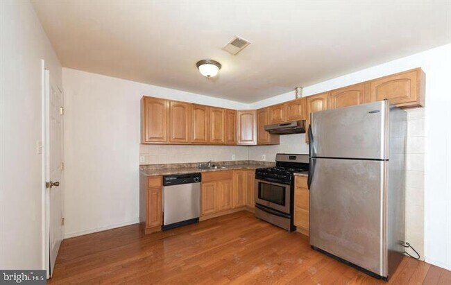 Building Photo - 1517 S 6th St