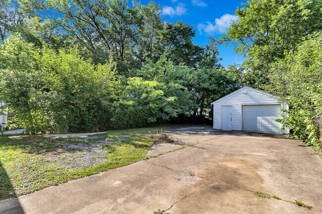 Building Photo - 325 Arbor Ave