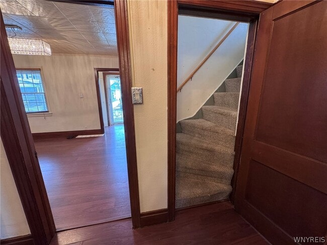 Building Photo - 102 Francis Ave