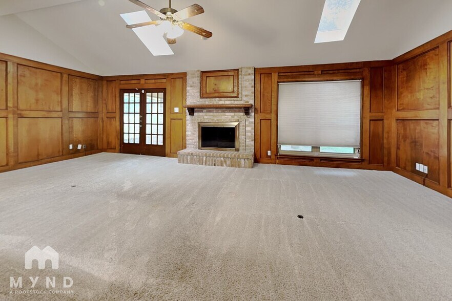 Building Photo - 15710 Fern Ridge St