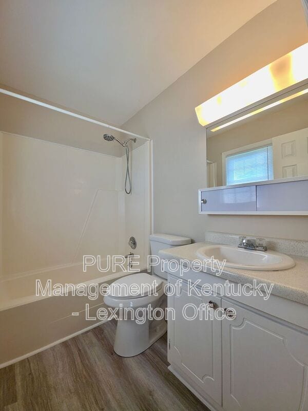 Building Photo - 3493 Sutherland Dr