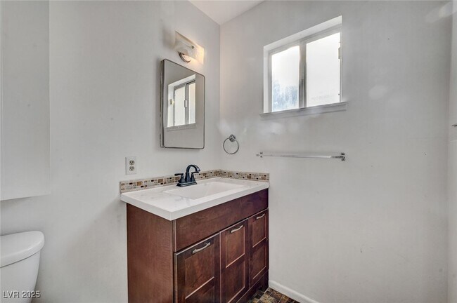 Building Photo - 1516 Inverness Ave