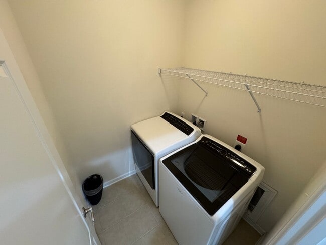 Building Photo - Stylish 3 Bed 3 Bath Townhome With Patio A...