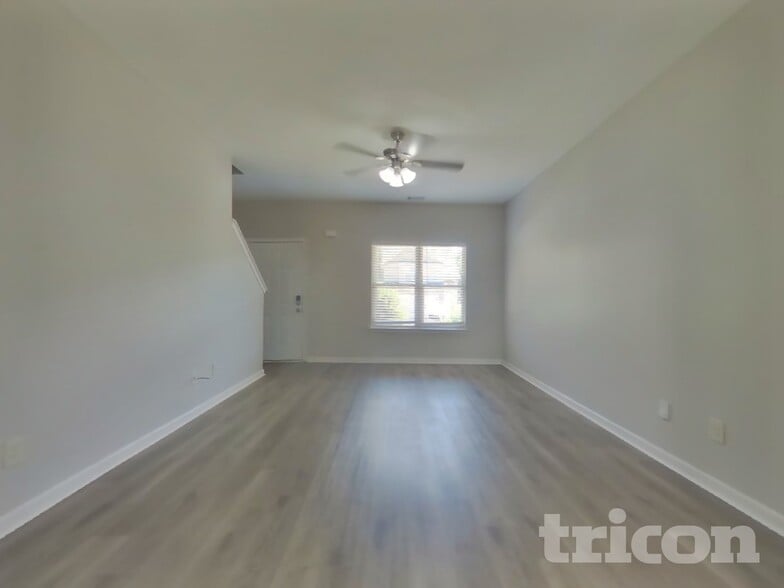 Building Photo - 17 Carriage Hls Dr SE