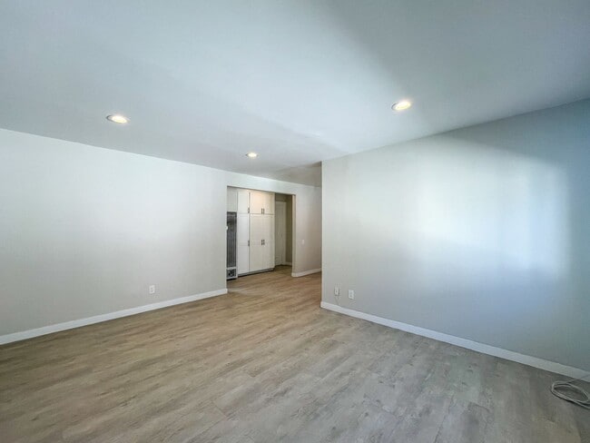 Interior Photo - 1549 W 224th St