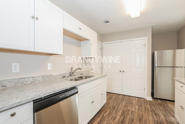 Building Photo - One month FREE RENT!!!