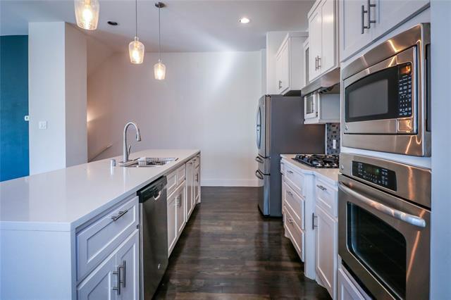 Building Photo - 3010 Zenia Dr