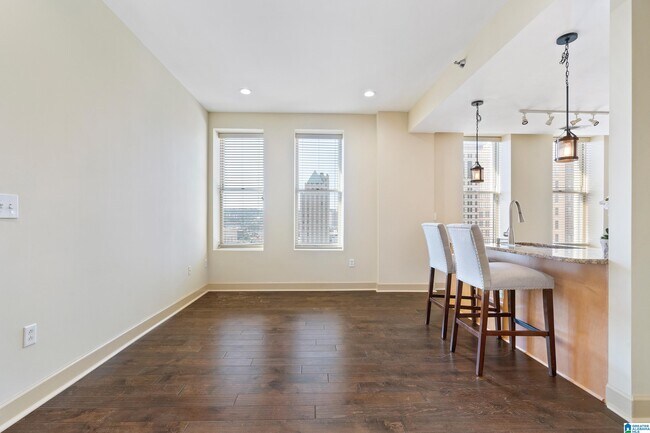 Building Photo - 2024 2nd Ave N