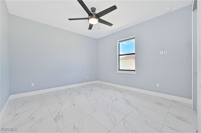 Building Photo - 233 37th Ave NW