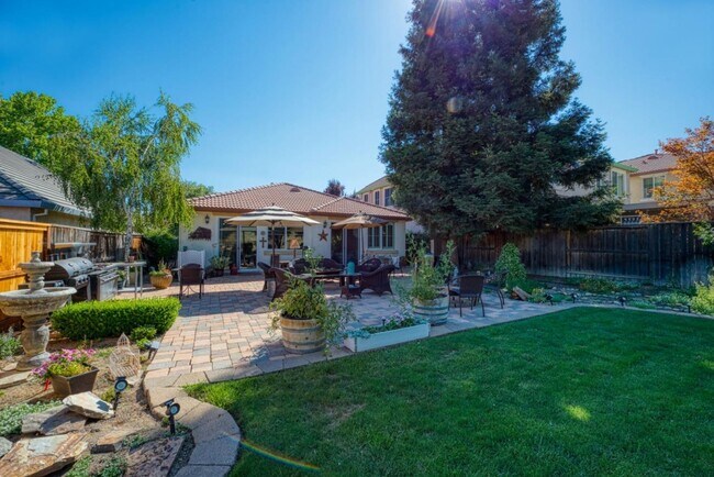 Building Photo - Amazing Large 3 Bedroom 2 Bathroom Home for Lease in Patterson
