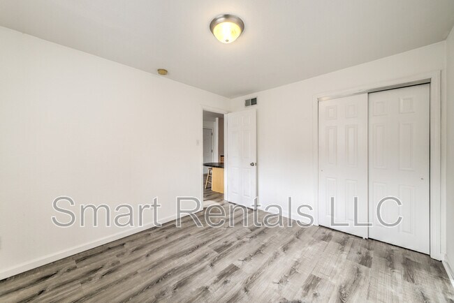 Building Photo - 3844 Park Ave