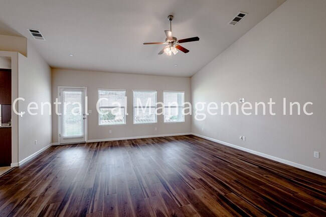 Building Photo - 4 Bedroom/2 Bath Home in the Northwest - $2595 Per Month!