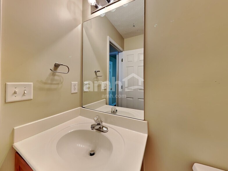 Building Photo - 311 Barberry Pl