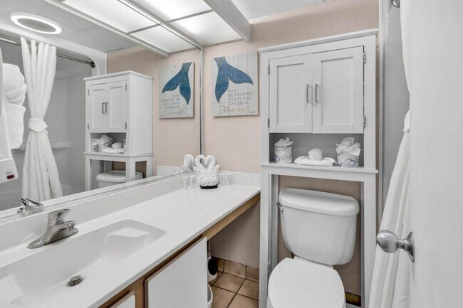 Building Photo - 647 N Creekside Dr