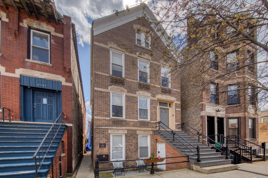 Building Photo - 2145 W Webster Ave