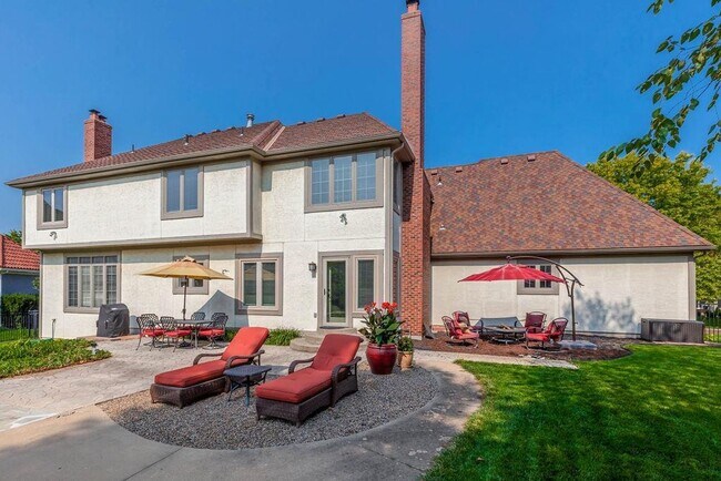 Building Photo - {5801} Spacious 2 Story Home in highly des...