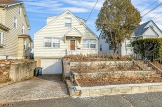 Building Photo - 188 Luddington Ave