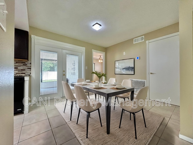 Building Photo - 300 N 3rd St