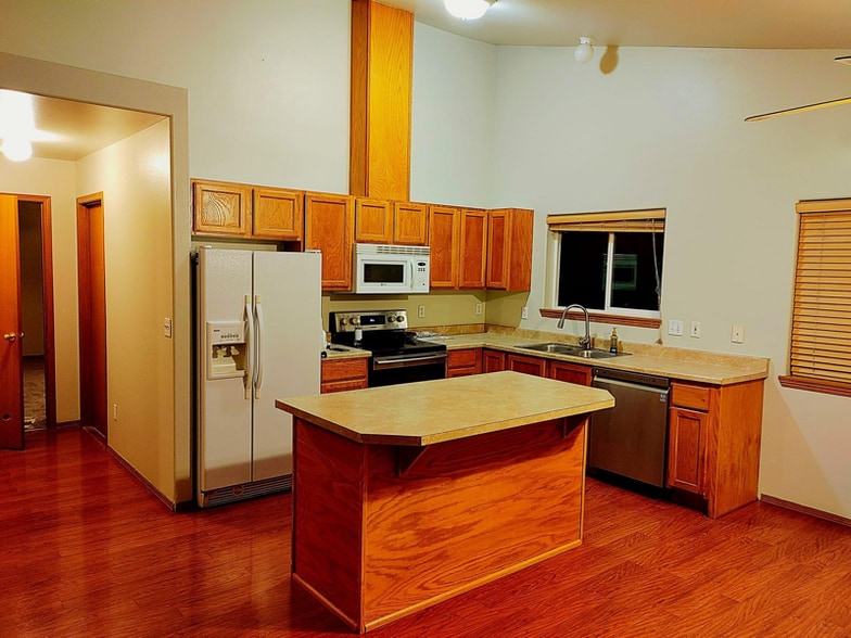 Building Photo - 1821 Fairview St NE