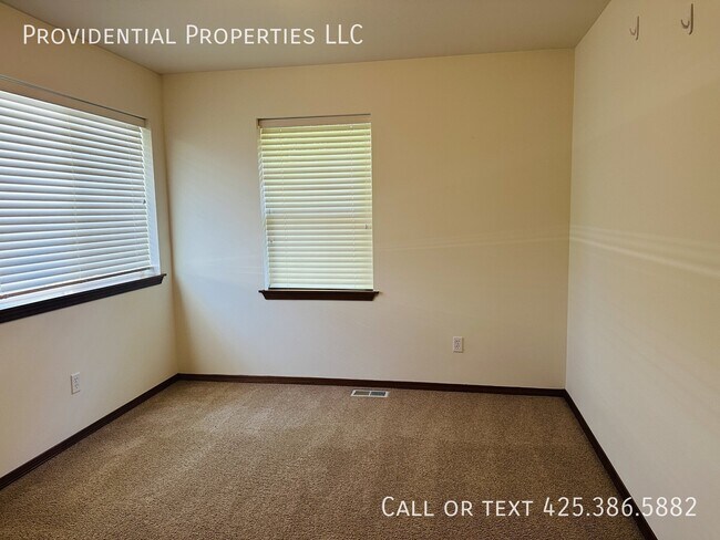 Building Photo - 7625 NE 201st Pl