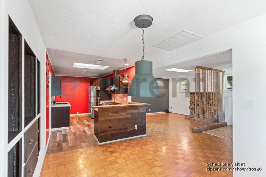 Building Photo - Unit