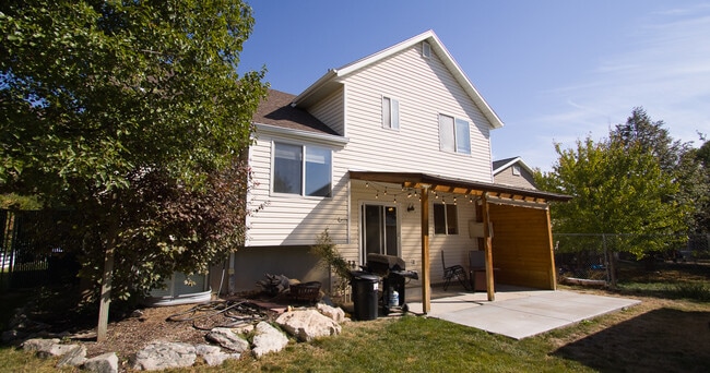 Building Photo - 1487 N Quincy Ave